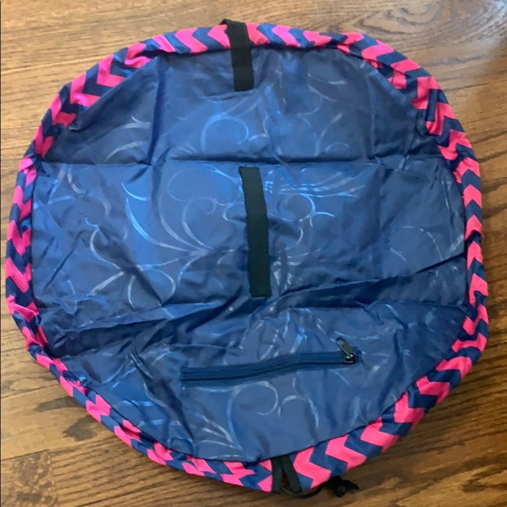 Lay-n-go Cosmo deluxe makeup bag pink/navy chevron